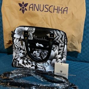 Classic Zip Around Anuschka handbag